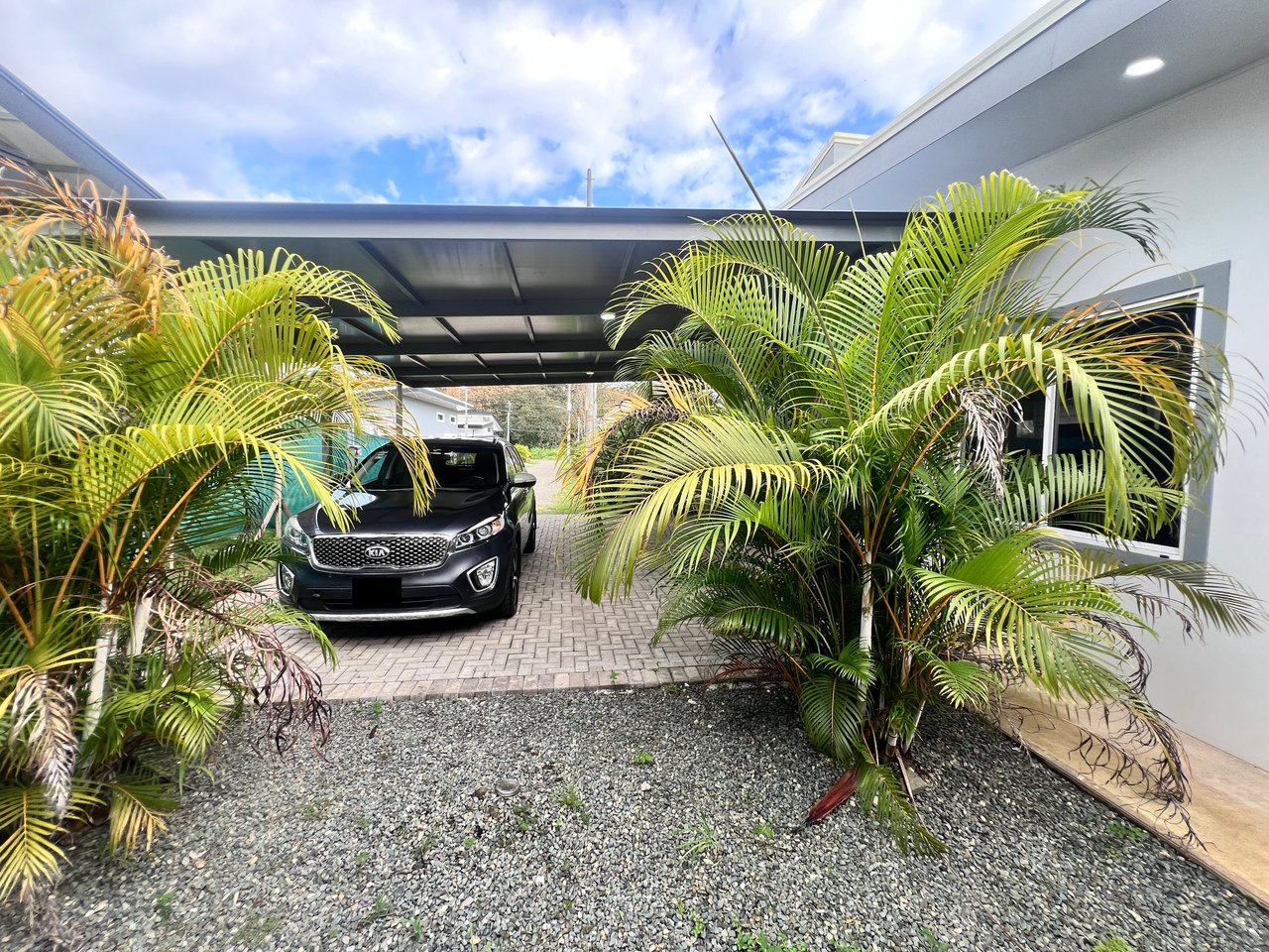 Quepos Hills Villa with pool and covered patio and tropical gardens