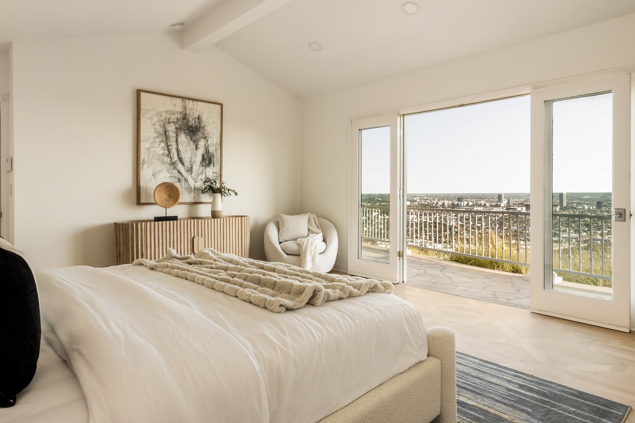 8527 Hedges Way, Hollywood Hills