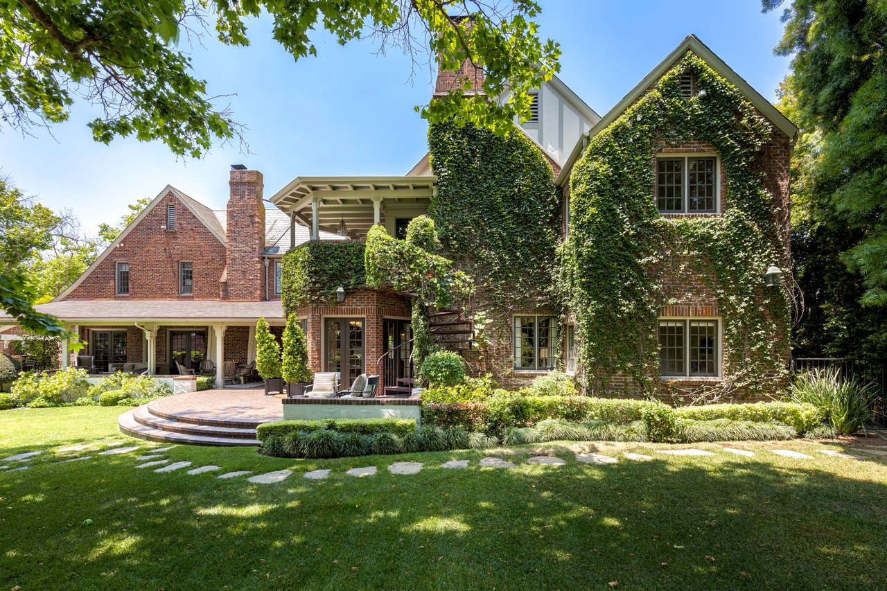 Stunning Gated Tudor