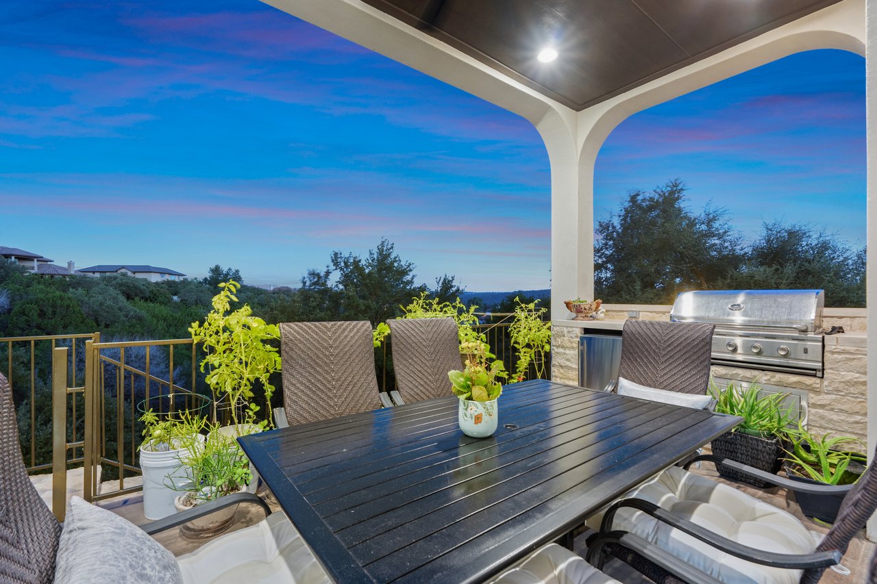 Modern Transitional Luxury Home in Gated Bluffs of Steiner Ranch | Lake Austin Access + Hill Country Views | $1.9MM