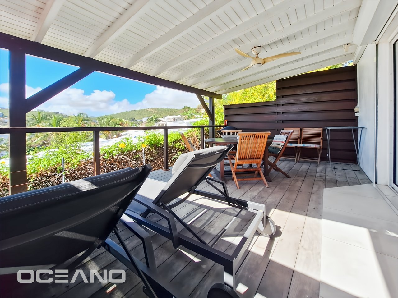 Sea View Mezzanine Studio – Oyster Pond