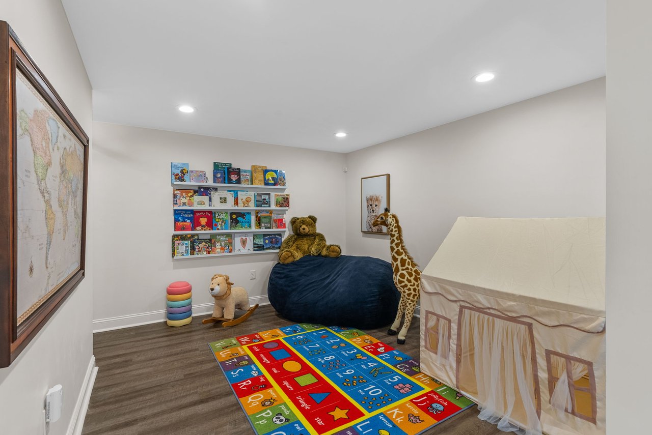 11 Lisa Ln Pembroke, MA 02359