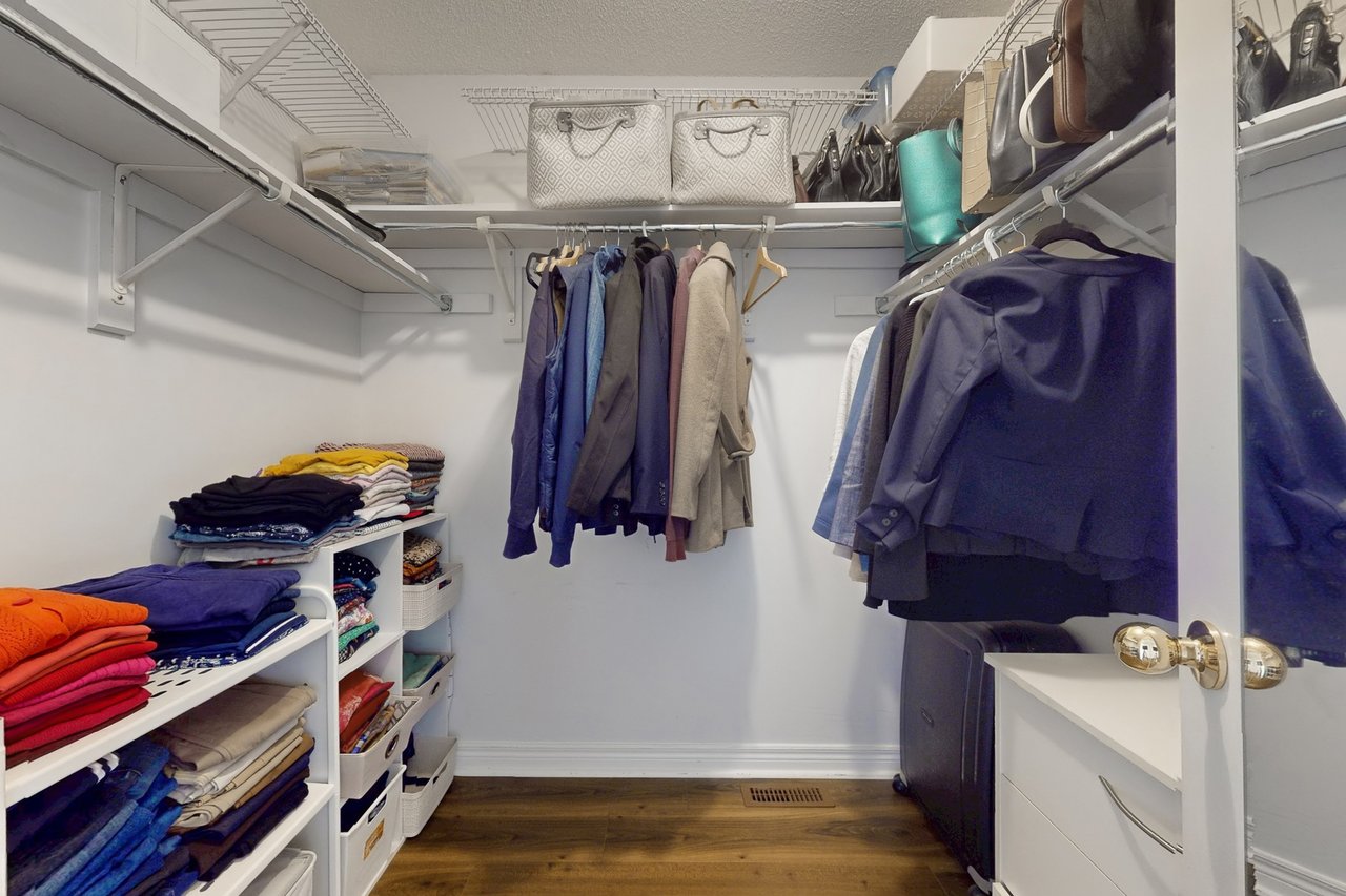 851 Clemens Crescent