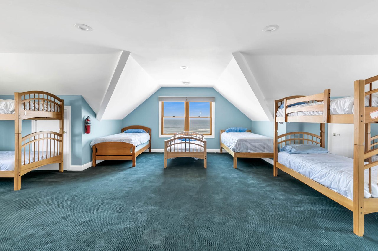 #1595 Summer Rental on the Oceanfront with Pool