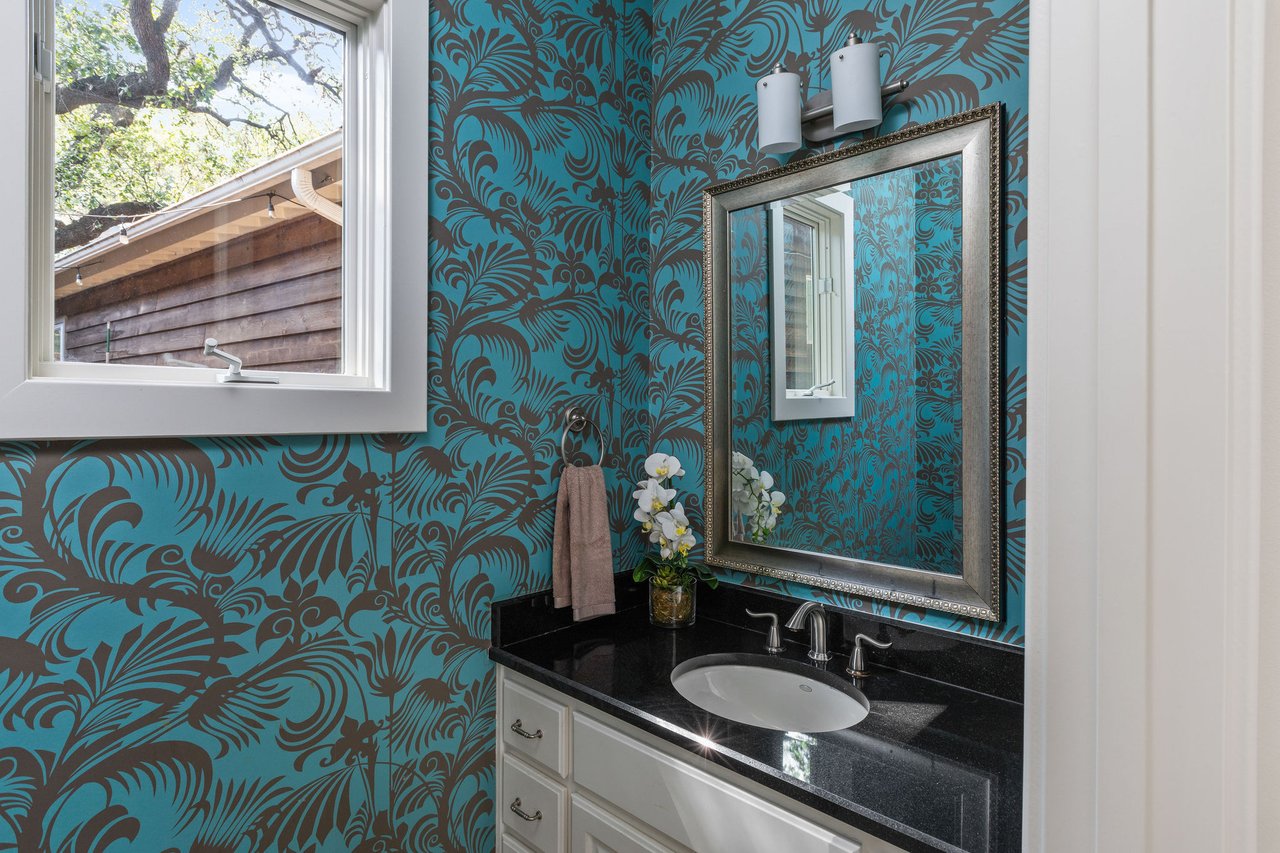 Charming Deep Eddy Retreat in the Heart of Central Austin