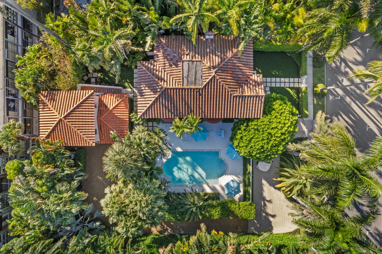 Double Lot Charmer In Town