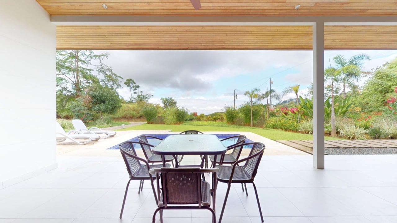 Tropical Turnkey Retreat in Gated Community