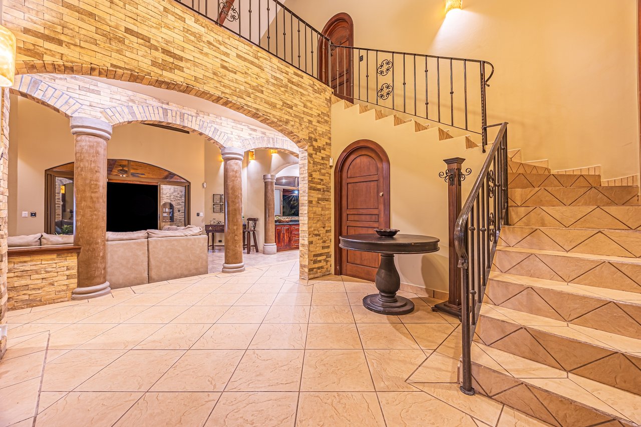 Villa Pacifica: Luxury Oceanview Retreat Steps from the Beach