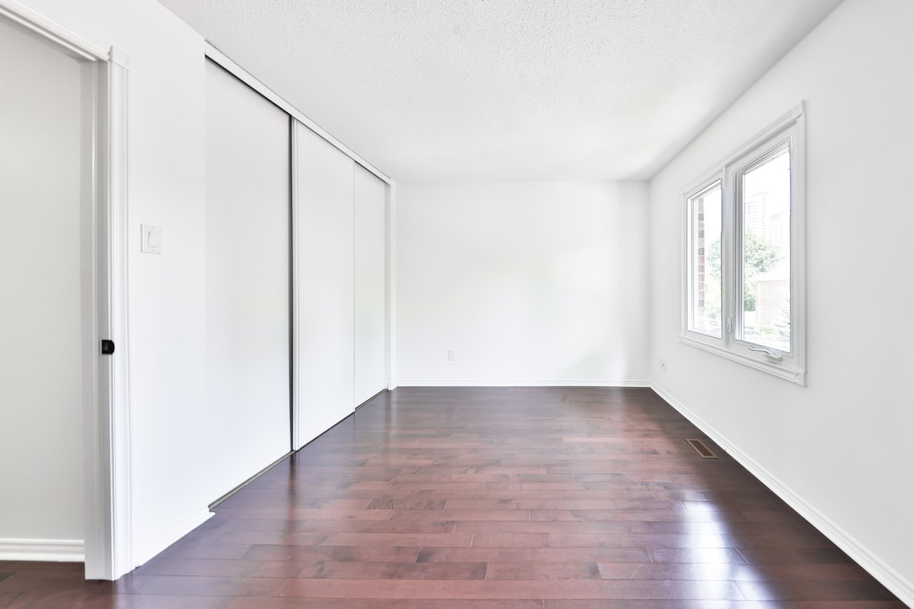 2-4635 Regents Terrace, Mississauga