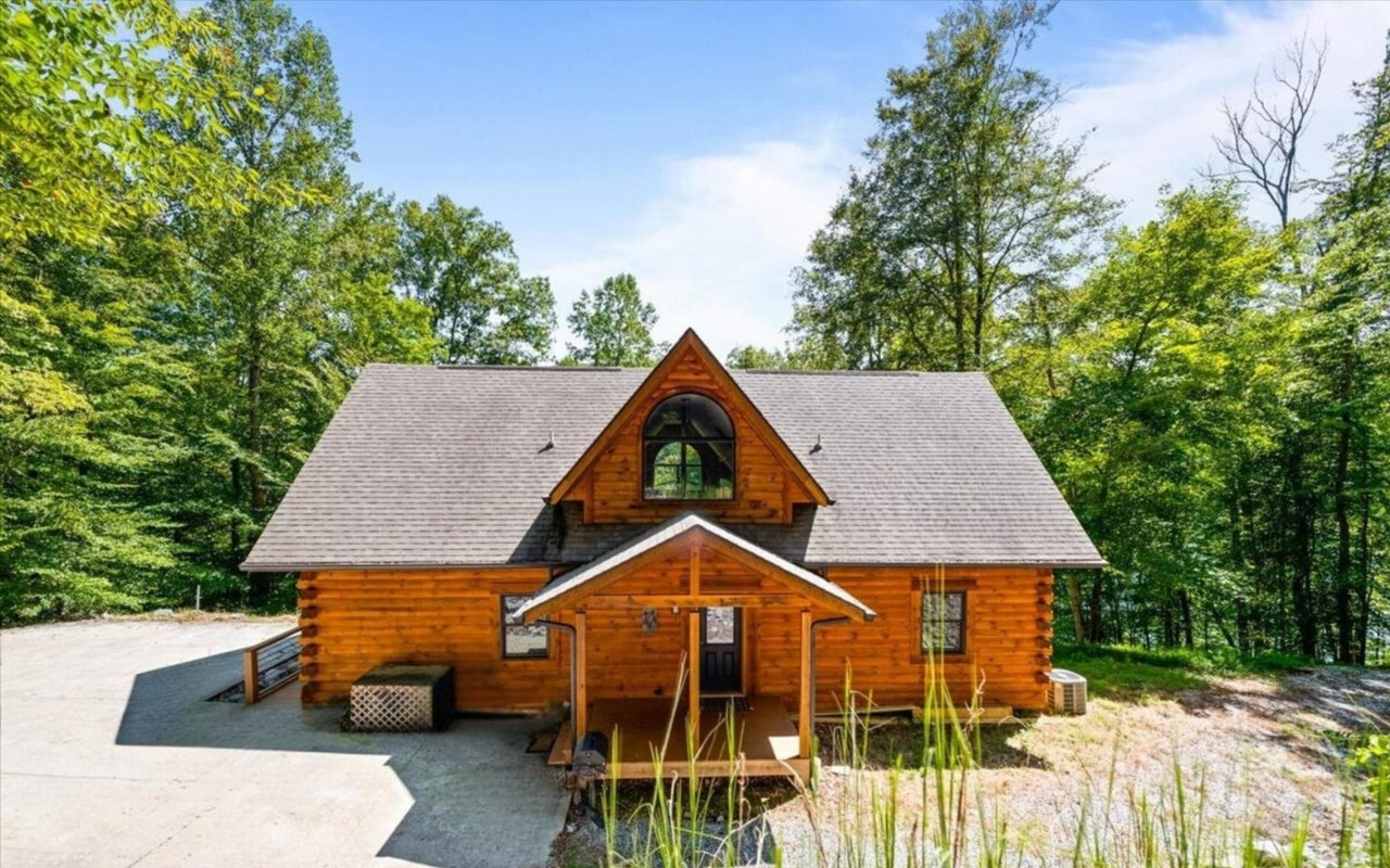 Wallace Luxury Spotlight | 246 Landmark Drive New Tazewell, TN 37825