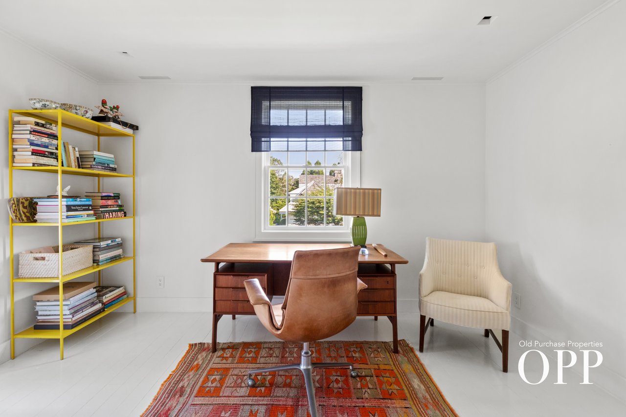 A REFINED BELLPORT RETREAT