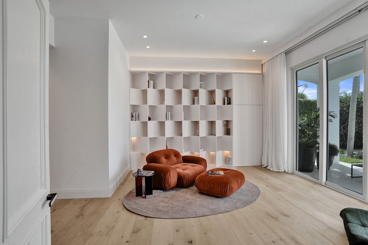 30  S Compass Dr