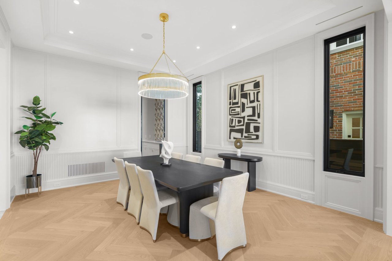 Prestigious Dunvegan Rd