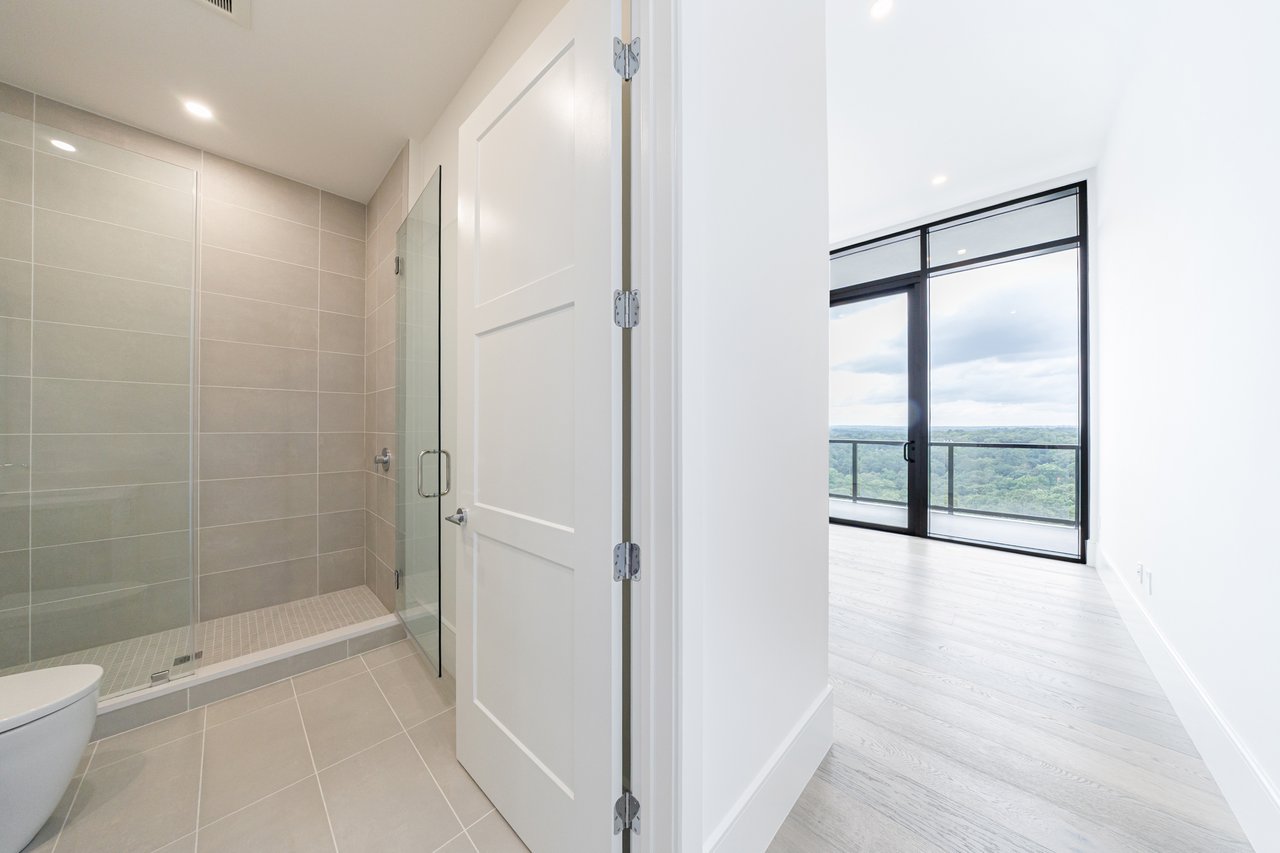 2425 Peachtree Road Unit 1806