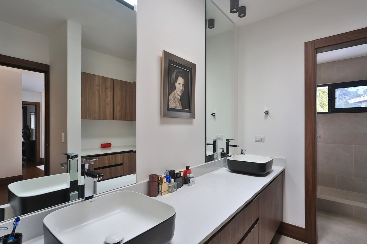 Remodeled Residence With Apartment, Escazu, San Jose