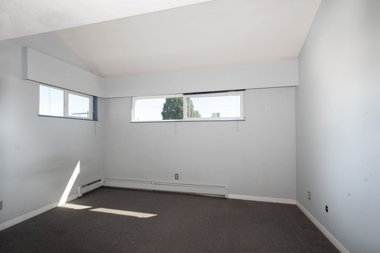 PH12-2125 York Ave