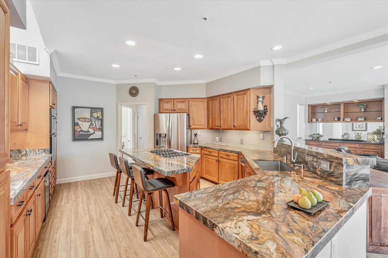 17 Crystal Creek Ct