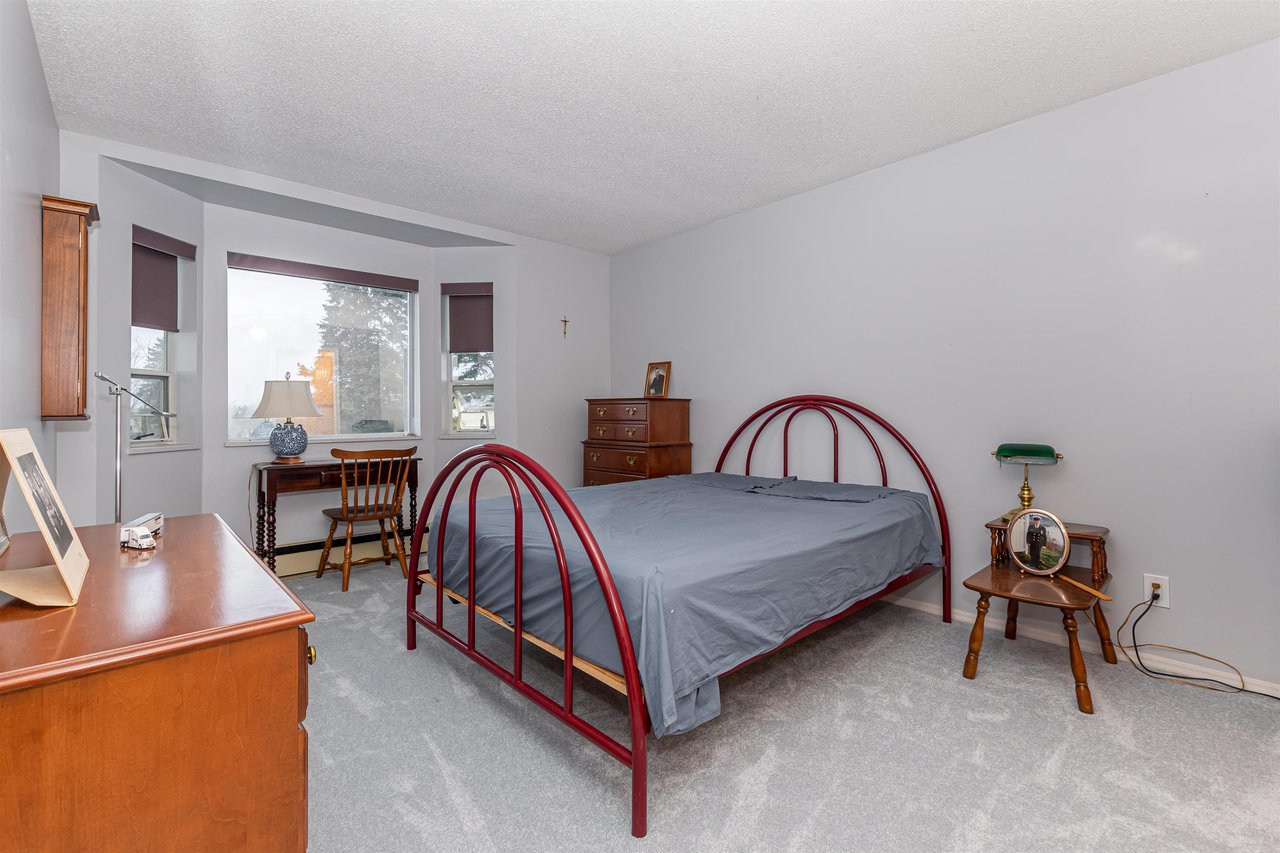 313-8725 Elm Dr