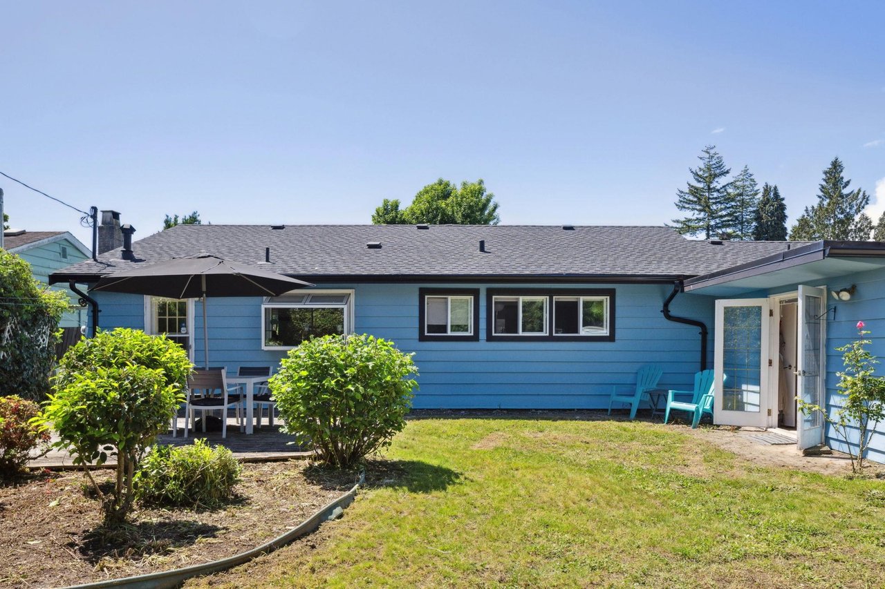 1384 Fernwood Cres