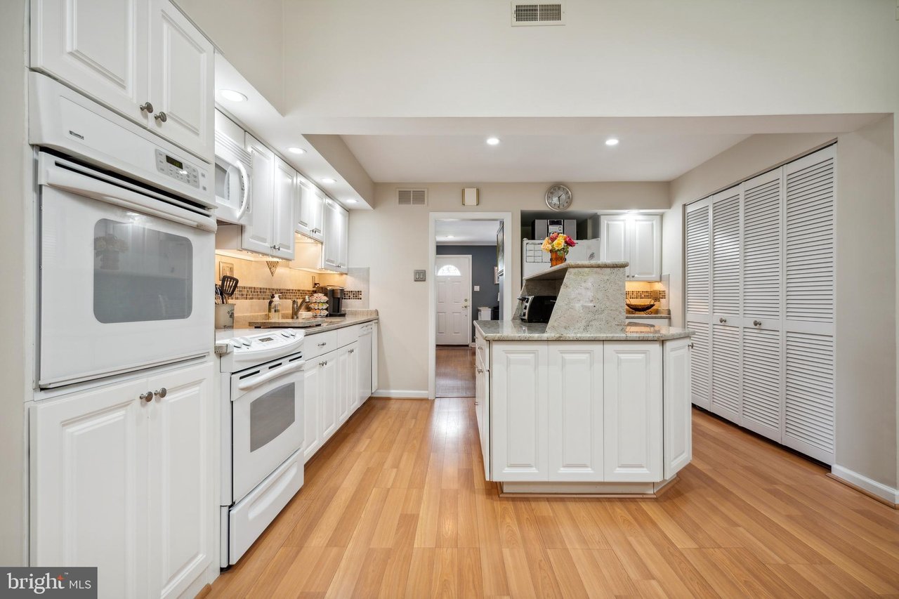 320 Rose Ln