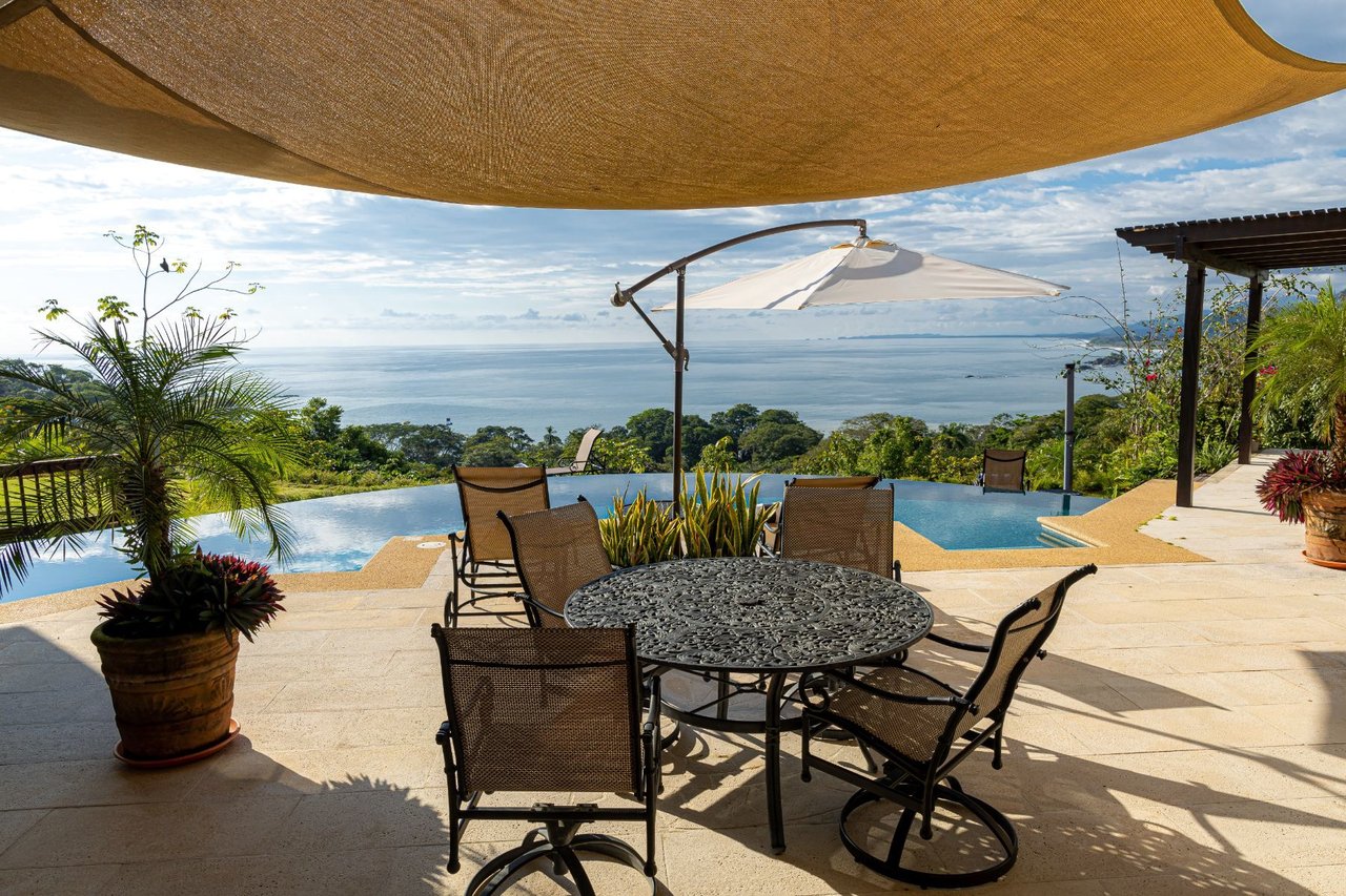 Colonial Ocean View Villa, Dominical, Puntarenas