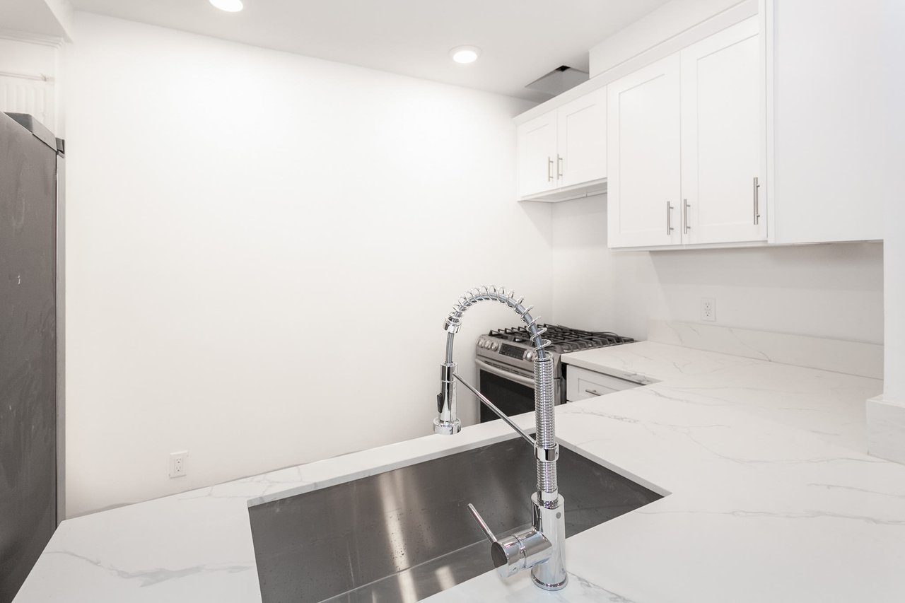 1 Bed + 1 Bath in Beverly Hills