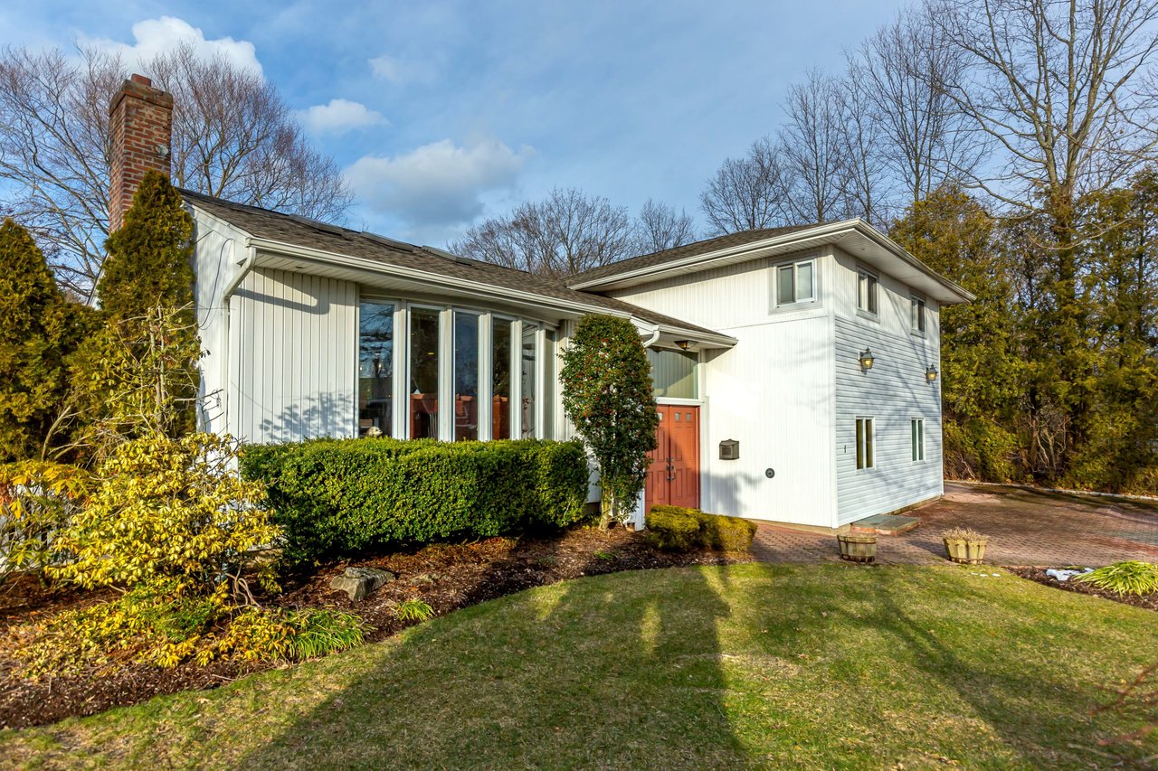 1 Gloria Dr, Woodbury