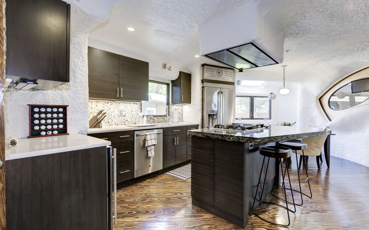 Mushroom House: 4949 Allan Rd