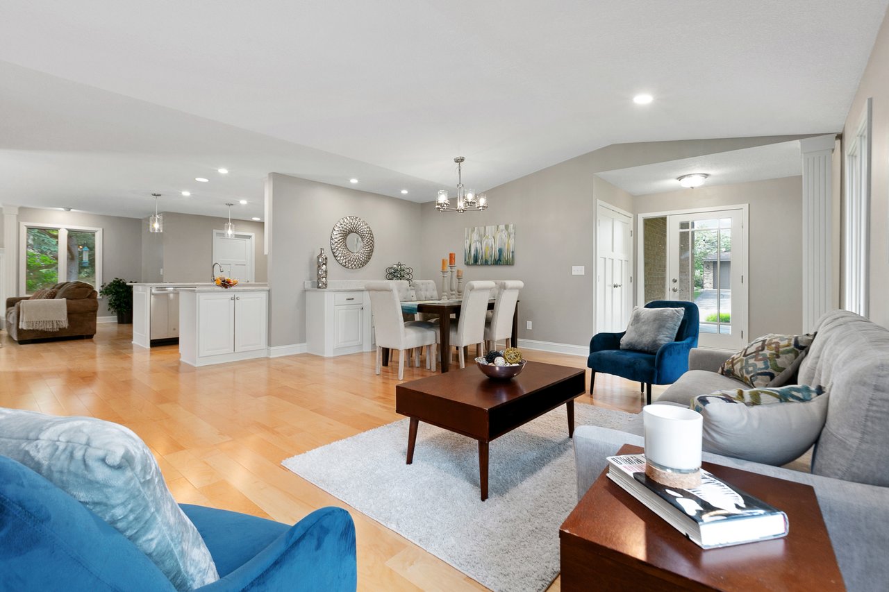 Updated Detached Villa Home  // Walk to Wayzata!