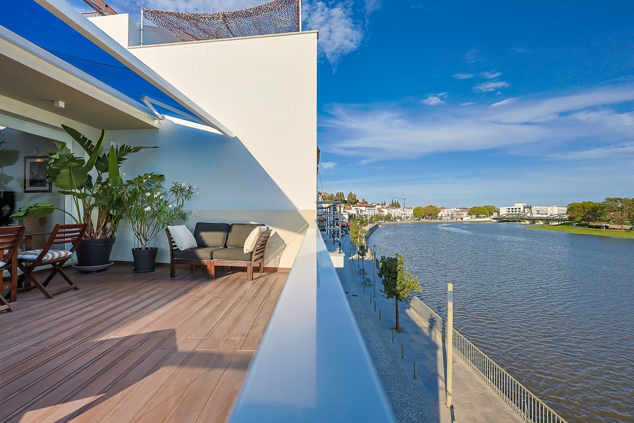 Elevated Riverside Living Minutes from Comporta