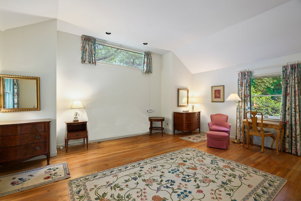 112 Narrows Road