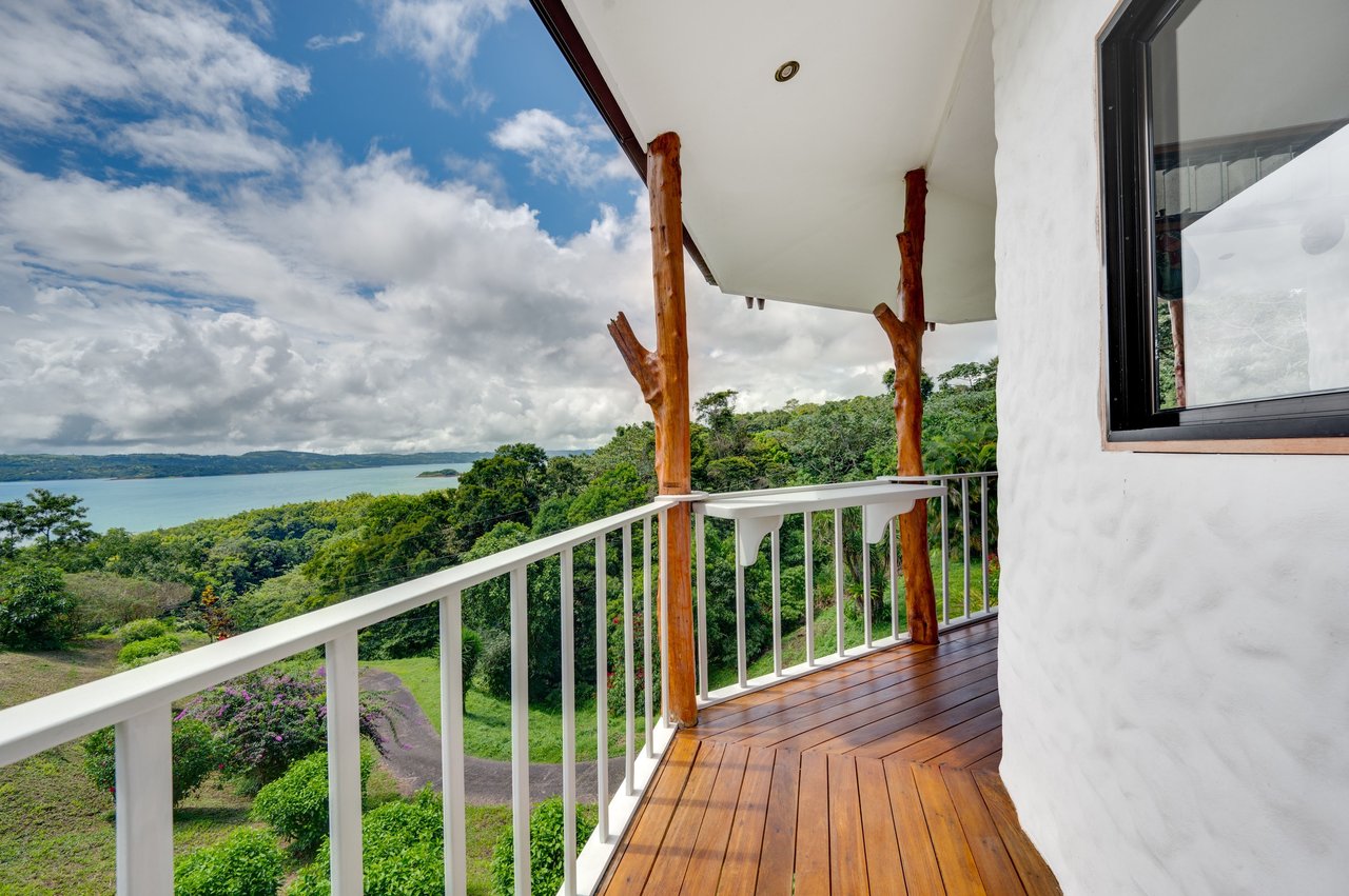 Casa Blanca | Multi-Villa Estate with Lake Views - Nuevo Arenal