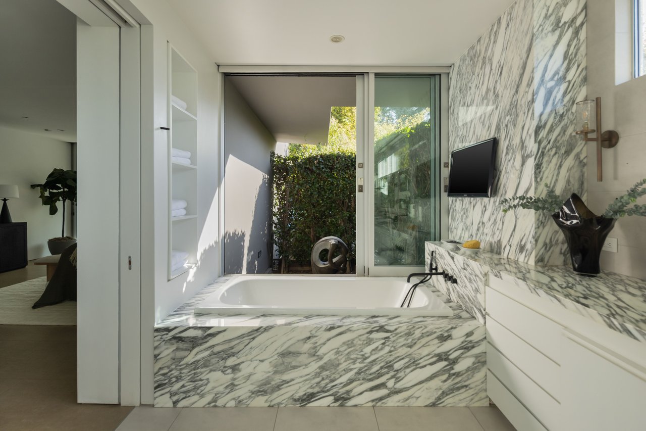 1166 Angelo Dr, Beverly Hills 