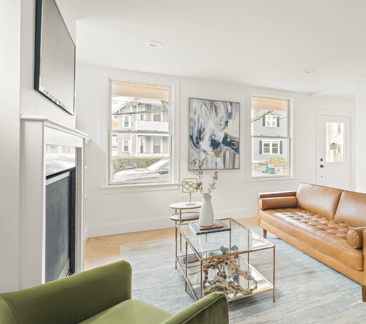 Luxury on a Budget: The Perfect Leather Couch for Your Living Room