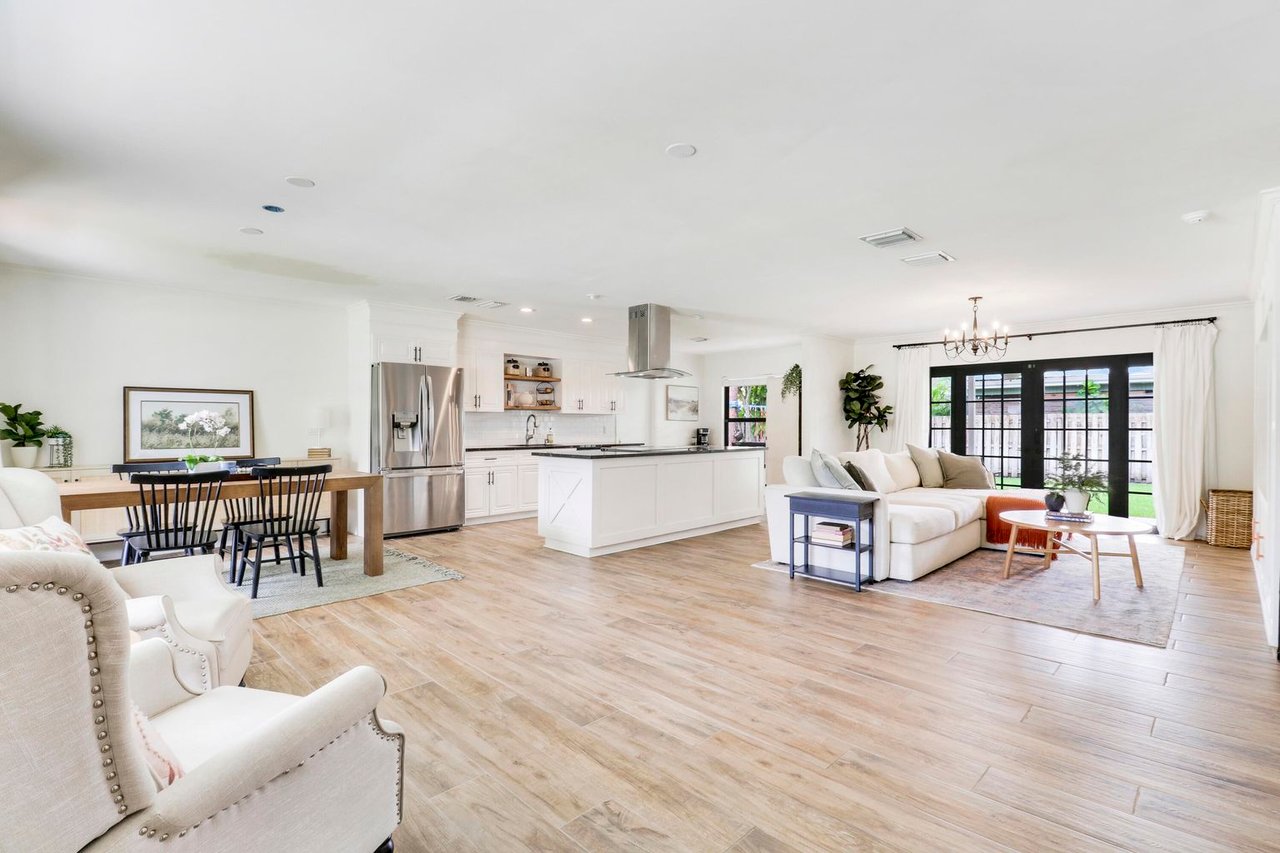 902 Oak Circle, Jupiter, FL 33458