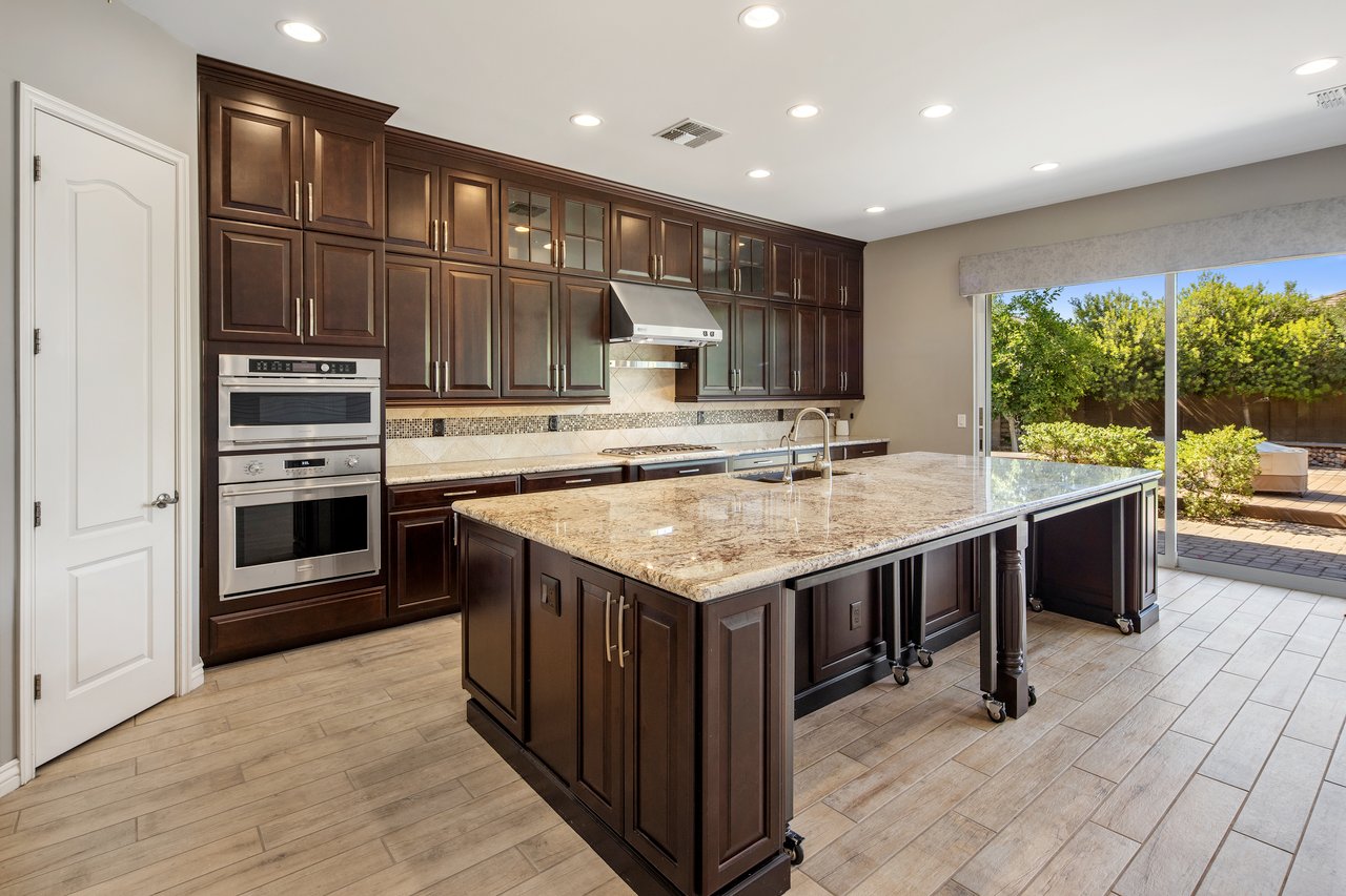 2932 E Madison Vistas