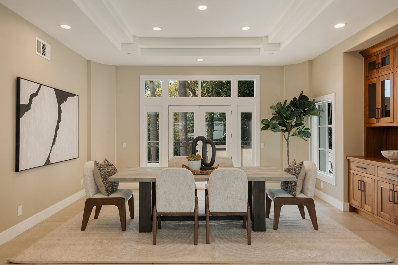 1805 Holly Tree Lane