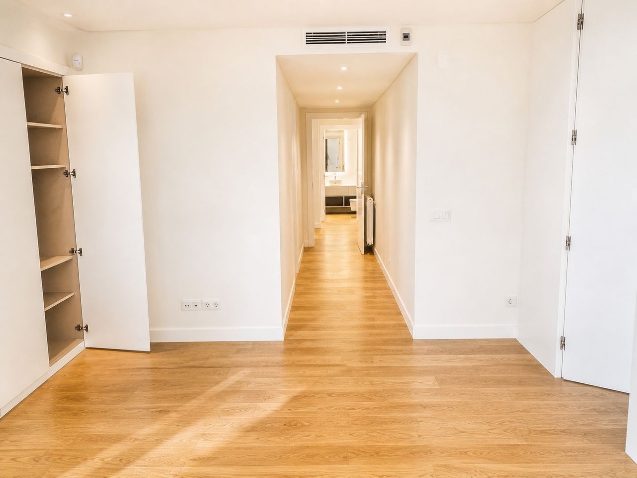 Elegant 3-Bedroom Apartment with Tagus River Views - Modern Riverside Living Near Lisbon