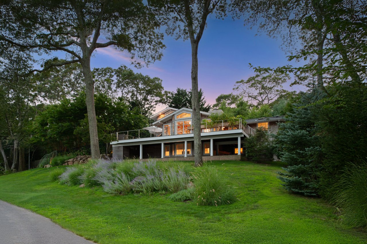 30 Springwood Way, East Hampton