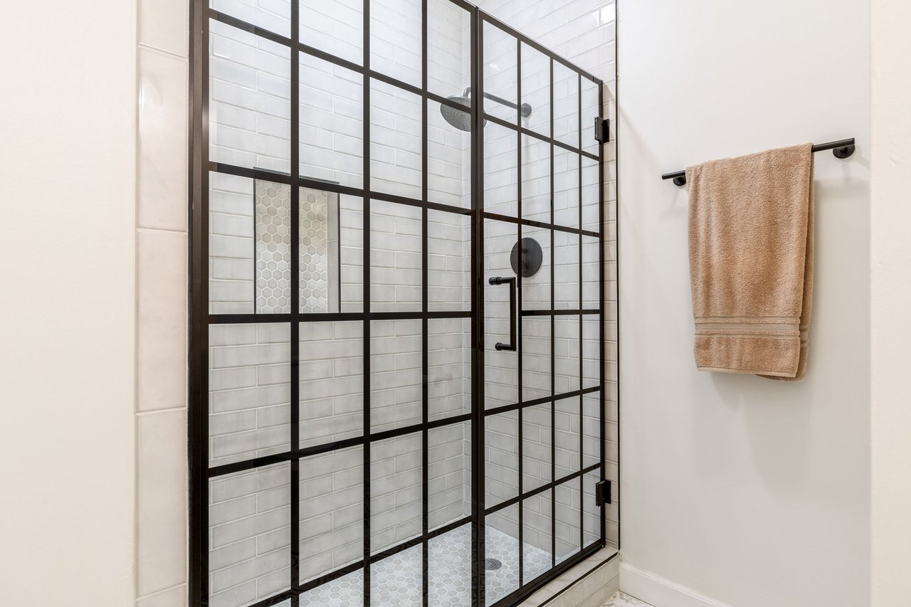 11 Lake Forest Court W