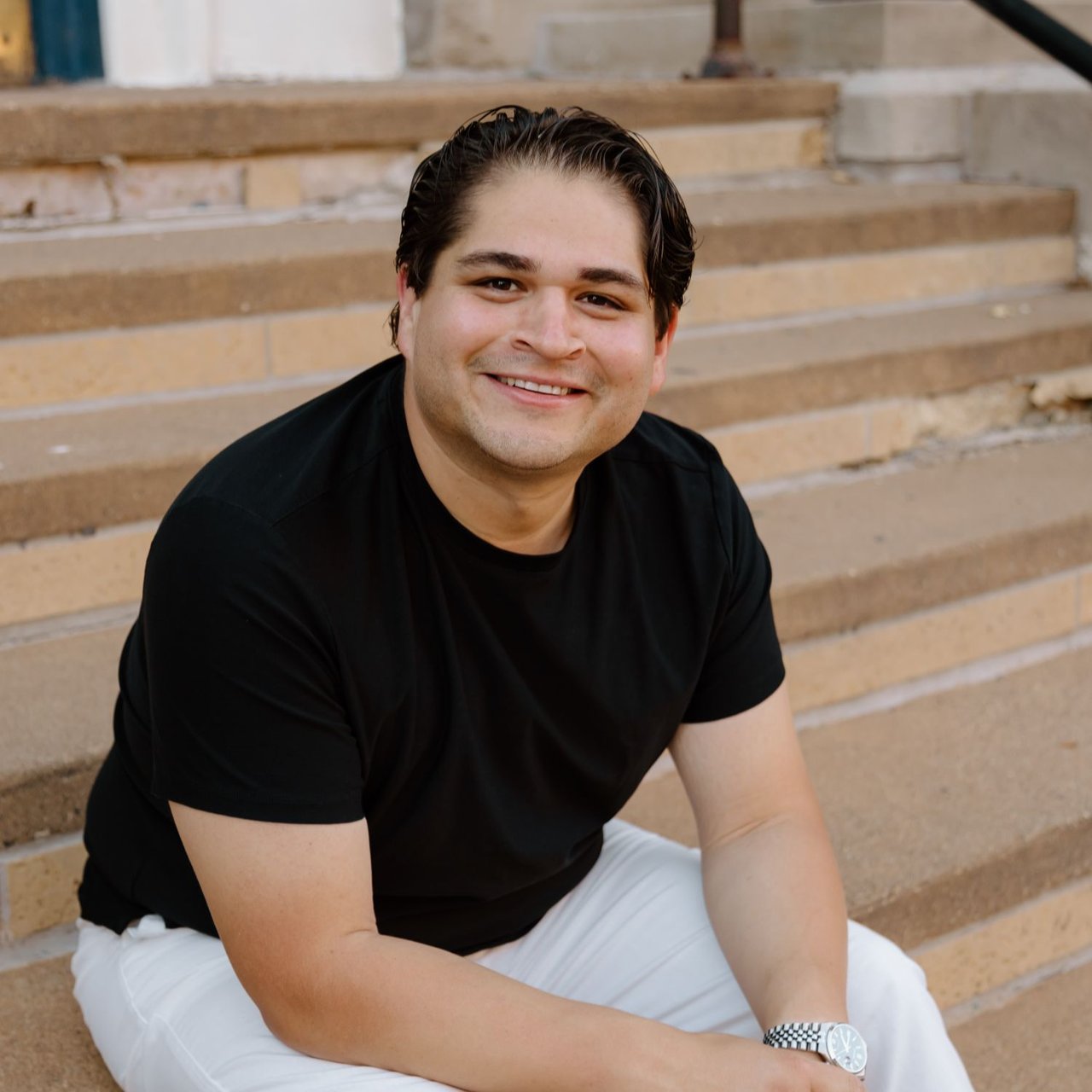 Jovannie Arzate White Bear Lake, MN Real Estate Agent Headshot