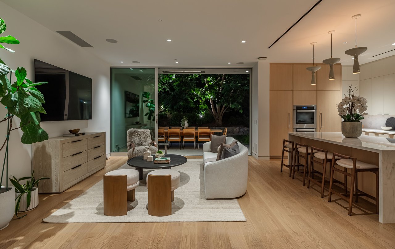 9011 Alto Cedro Dr, Beverly Hills