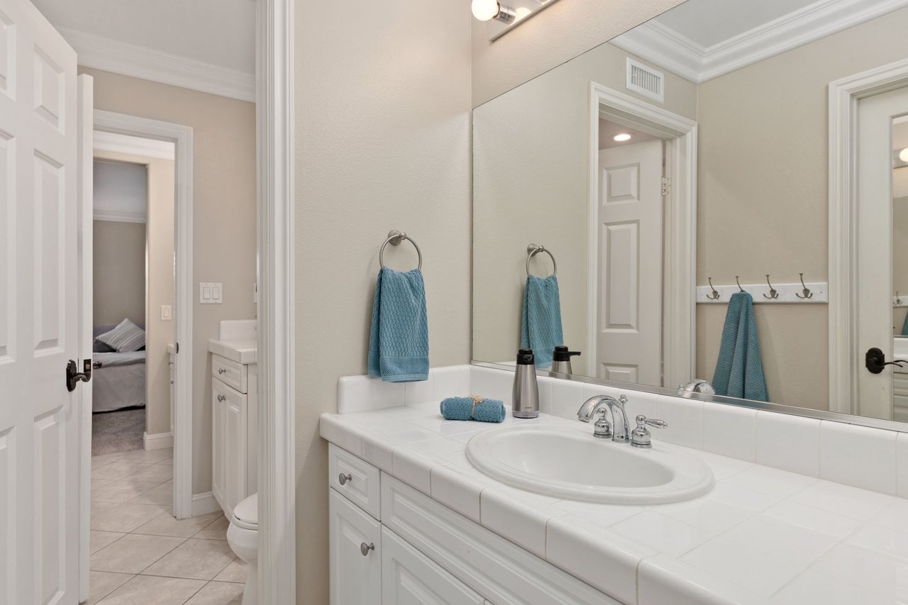 5275 Raven Hill Point