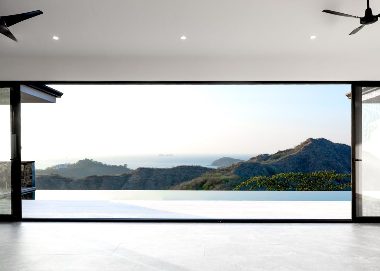 Luxury Living with Panoramic Ocean Views