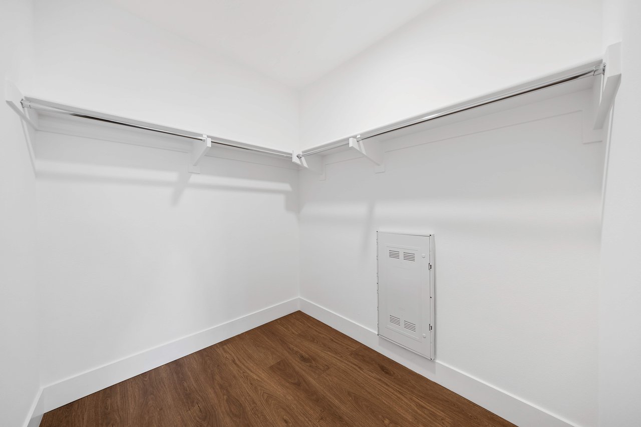218 N El Molino #403