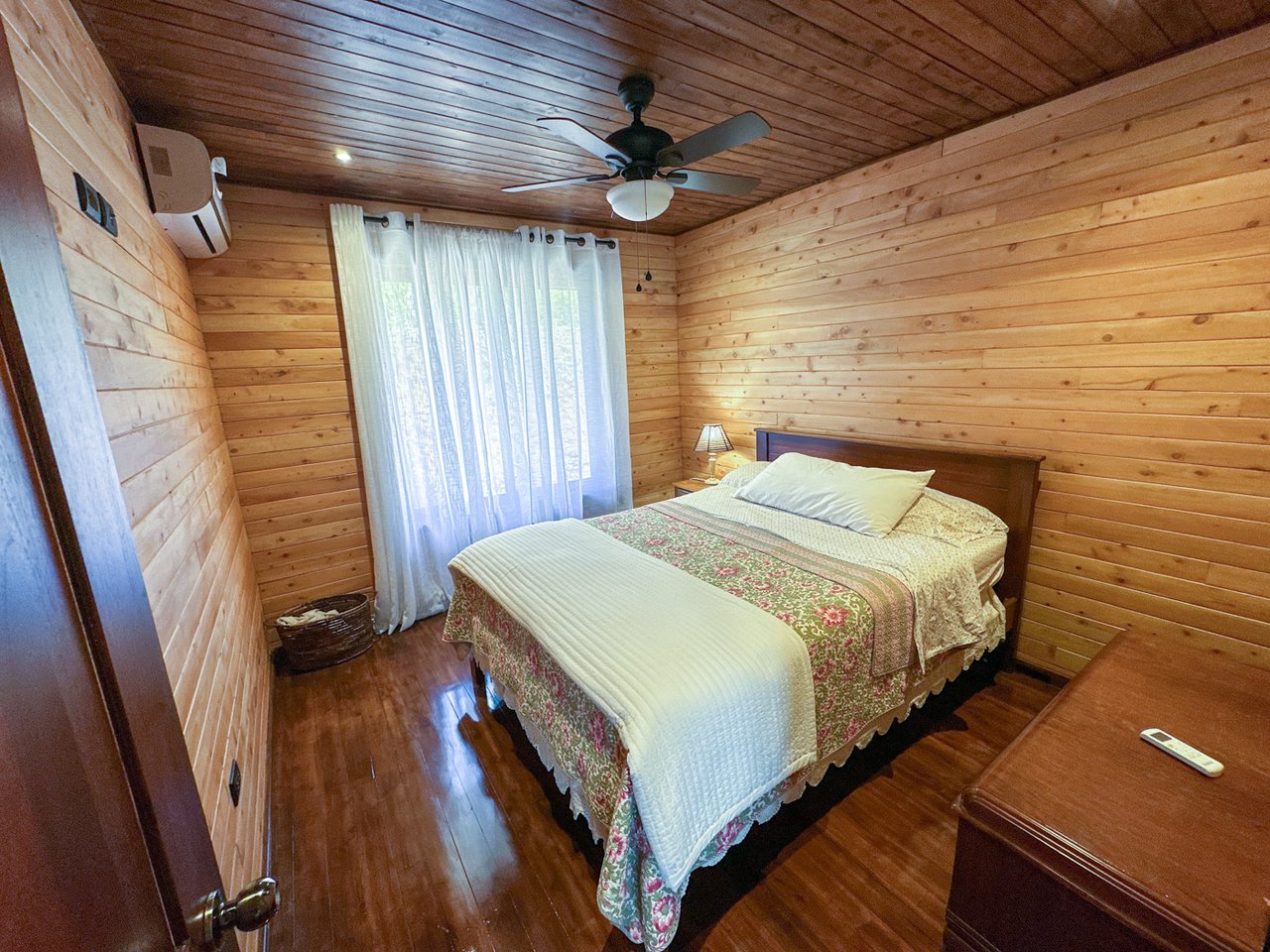 Serene Splendor - Discover Your Dream Home in Pacuar Perez Zeledon