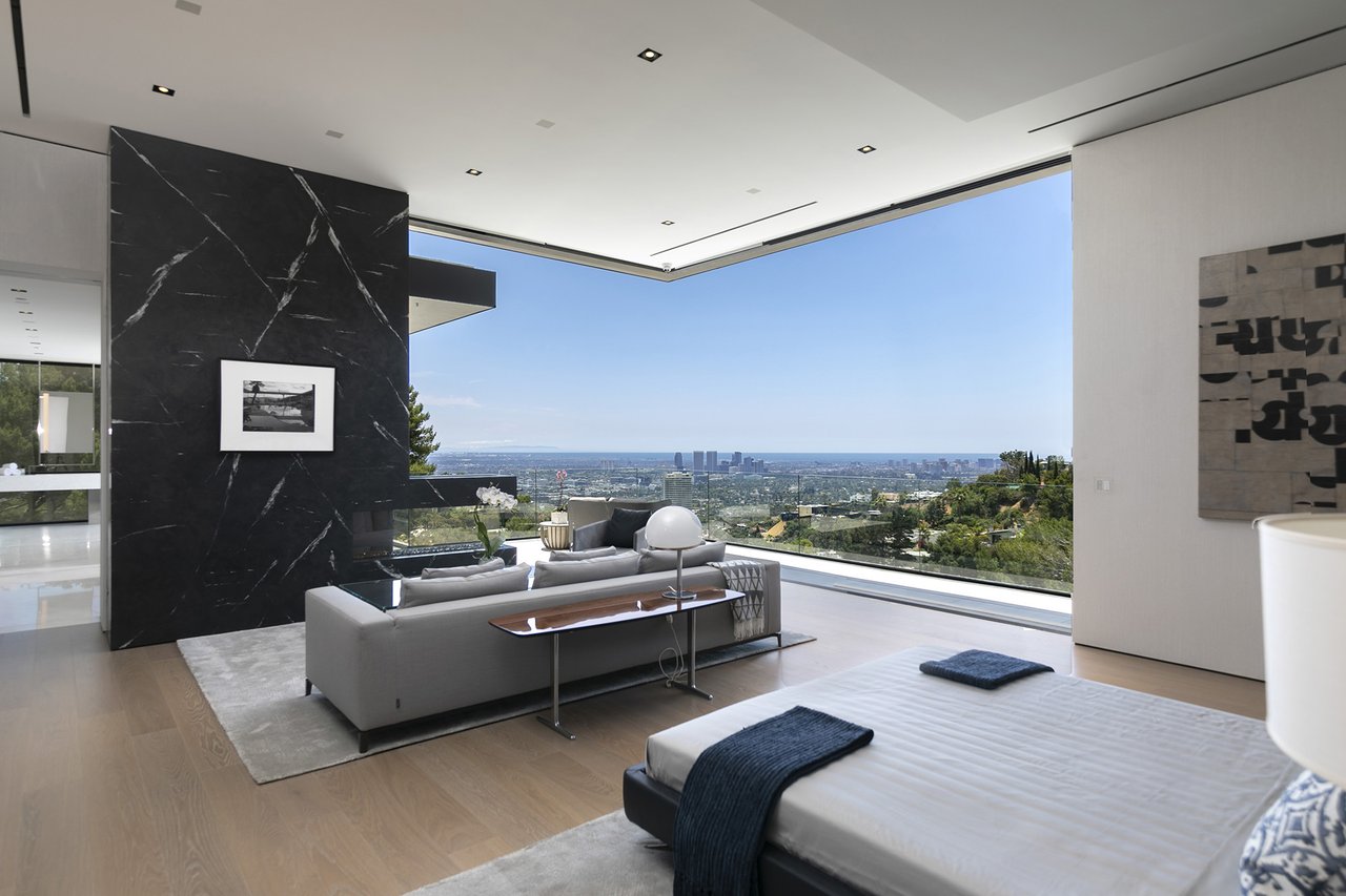 1677 N. Doheny Drive