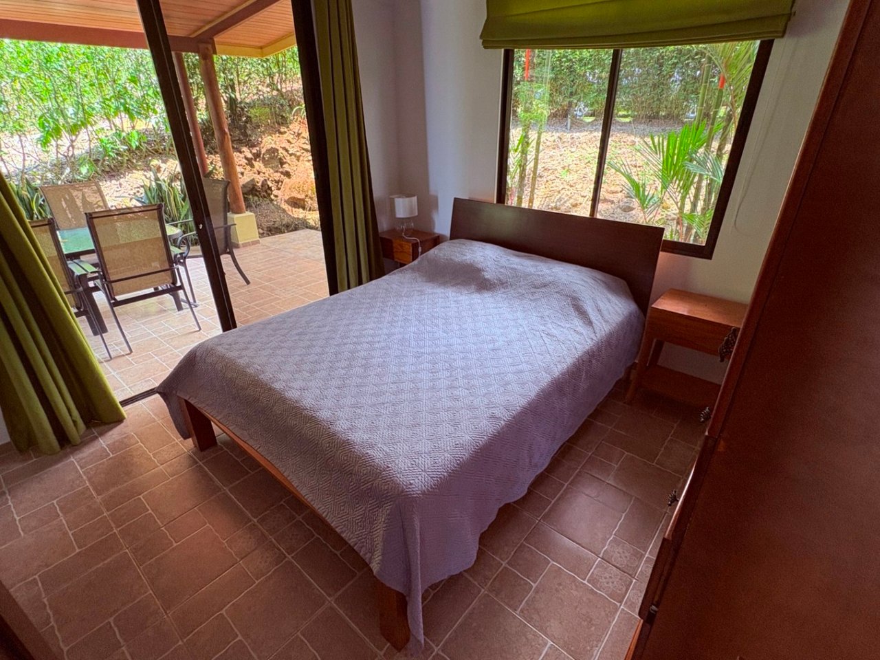 Move in ready 2 bedroom / 2 bathroom home with window ocean view and pool in Ojochal.