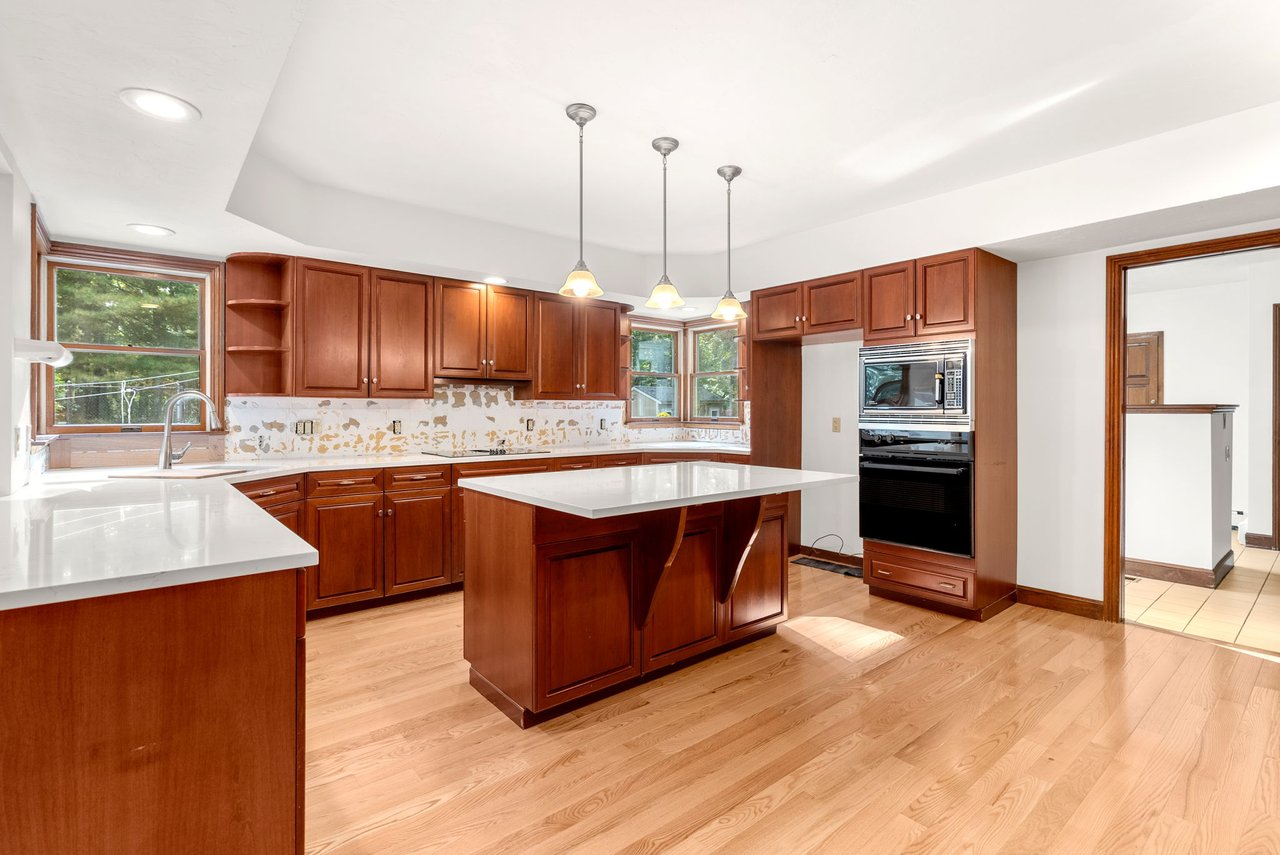 4 Leslie Rd