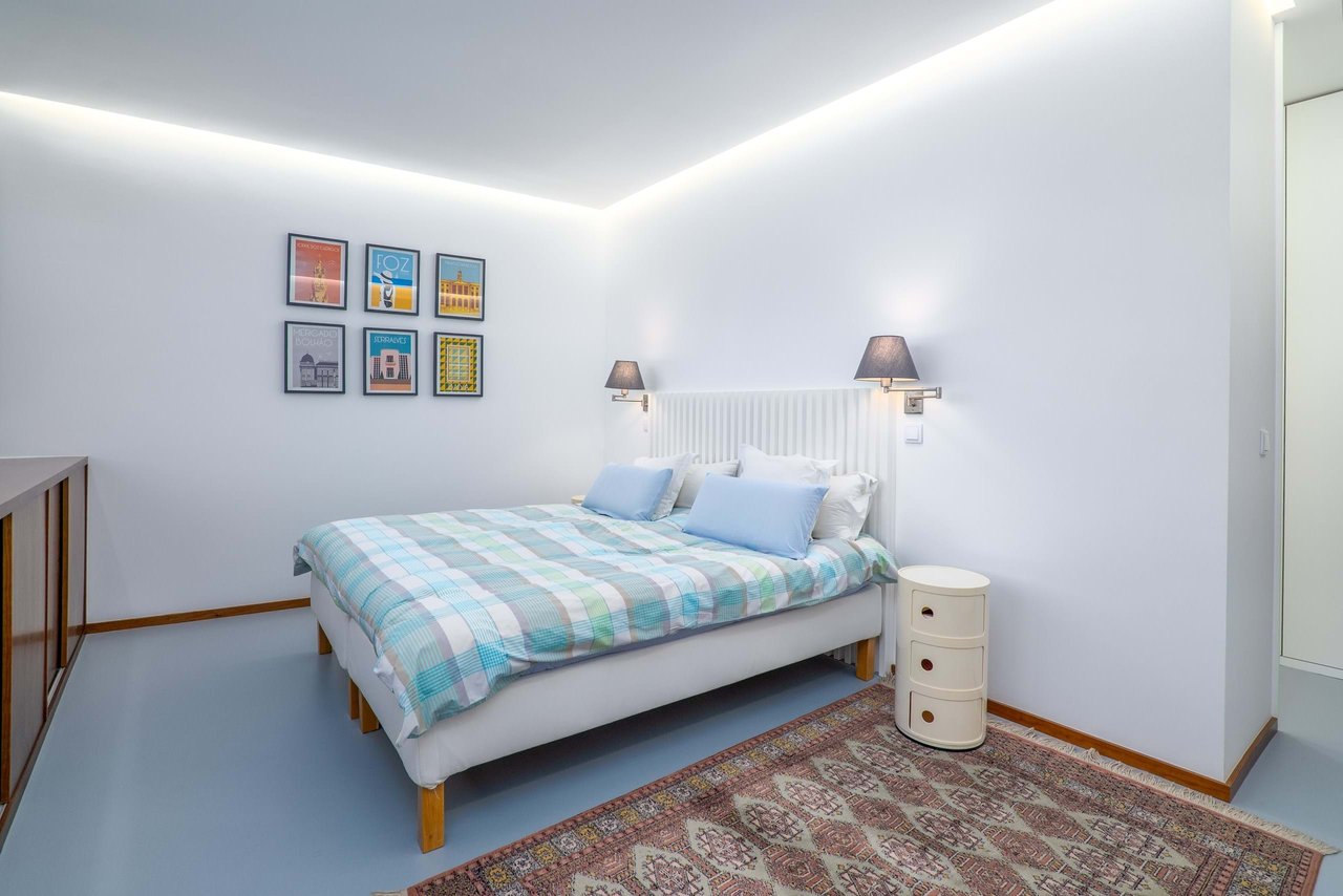 2 Bedroom + 1 Loft with Harbor Views in Central Matosinhos